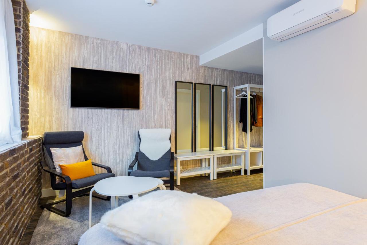 Fly Rooms Madrid Airport Εξωτερικό φωτογραφία